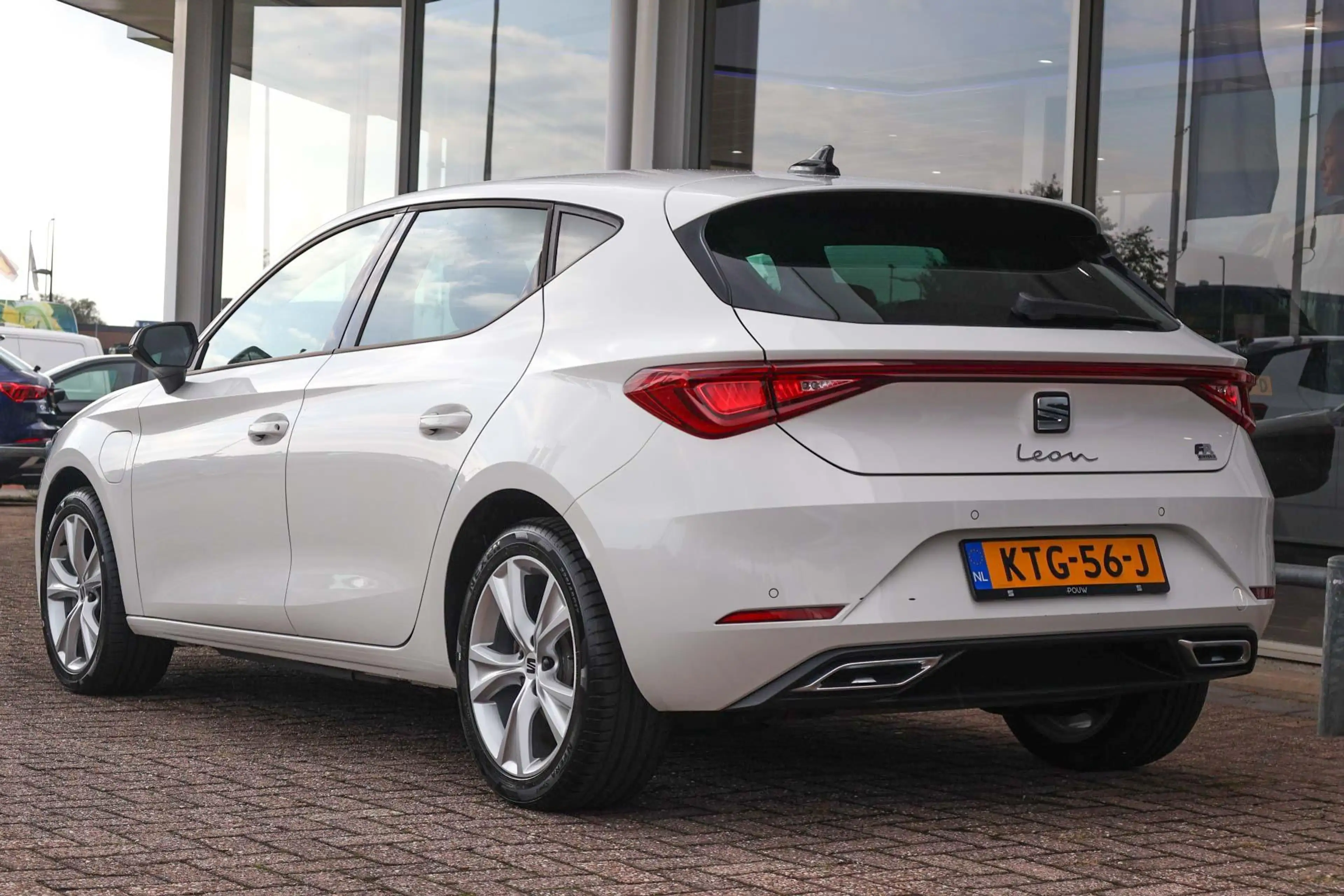 SEAT Leon 1.4 TSI eHybrid 204pk PHEV FR Business Intense | S — photo 12