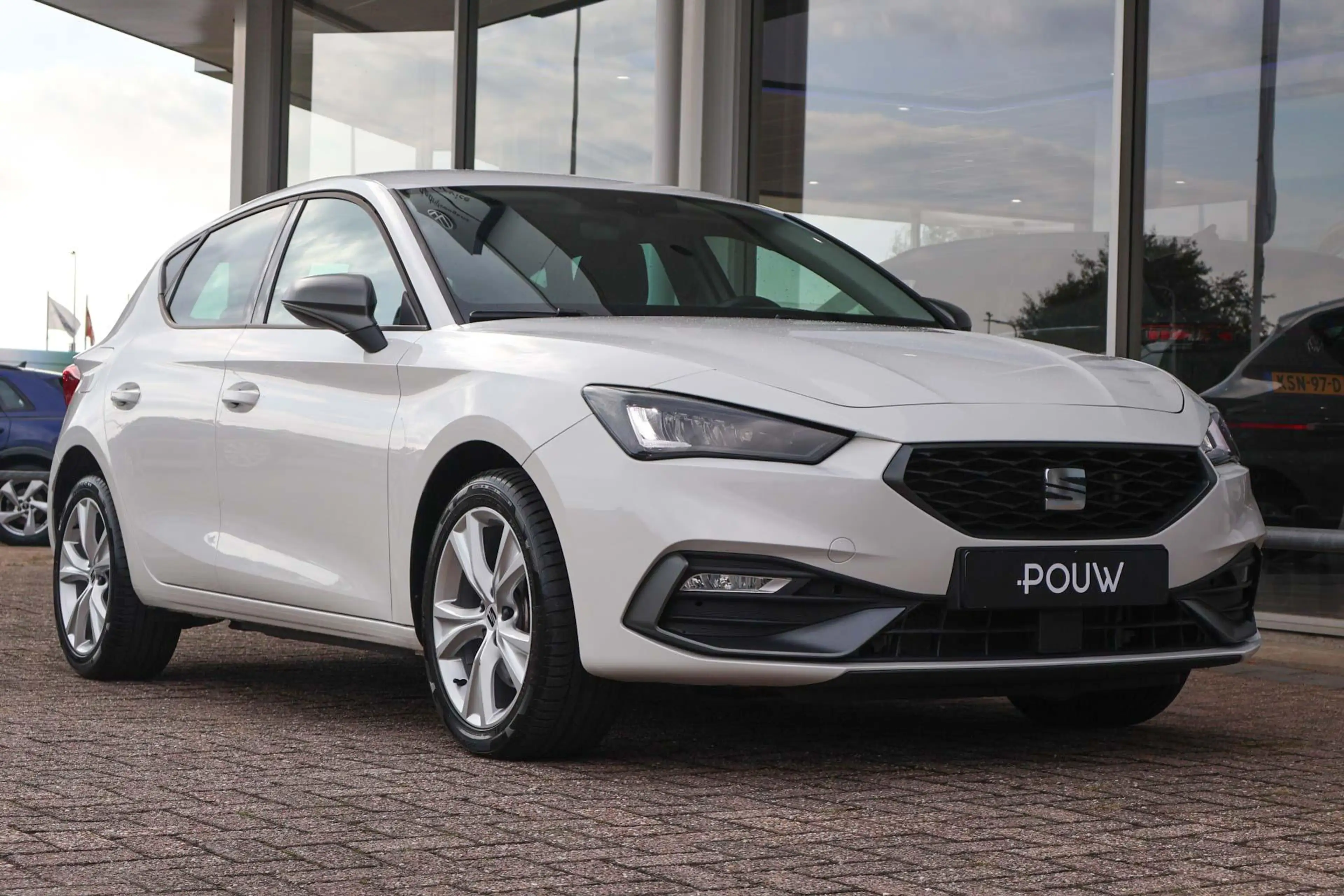 SEAT Leon 1.4 TSI eHybrid 204pk PHEV FR Business Intense | S — photo 10