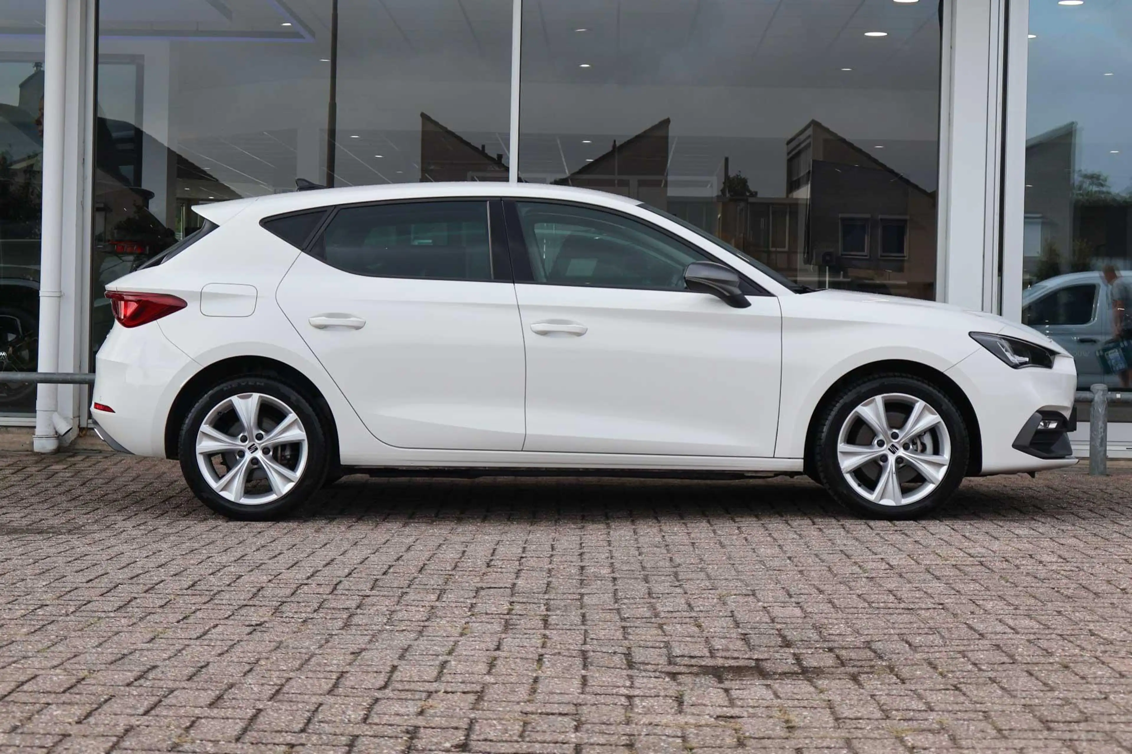 SEAT Leon 1.4 TSI eHybrid 204pk PHEV FR Business Intense | S — photo 3