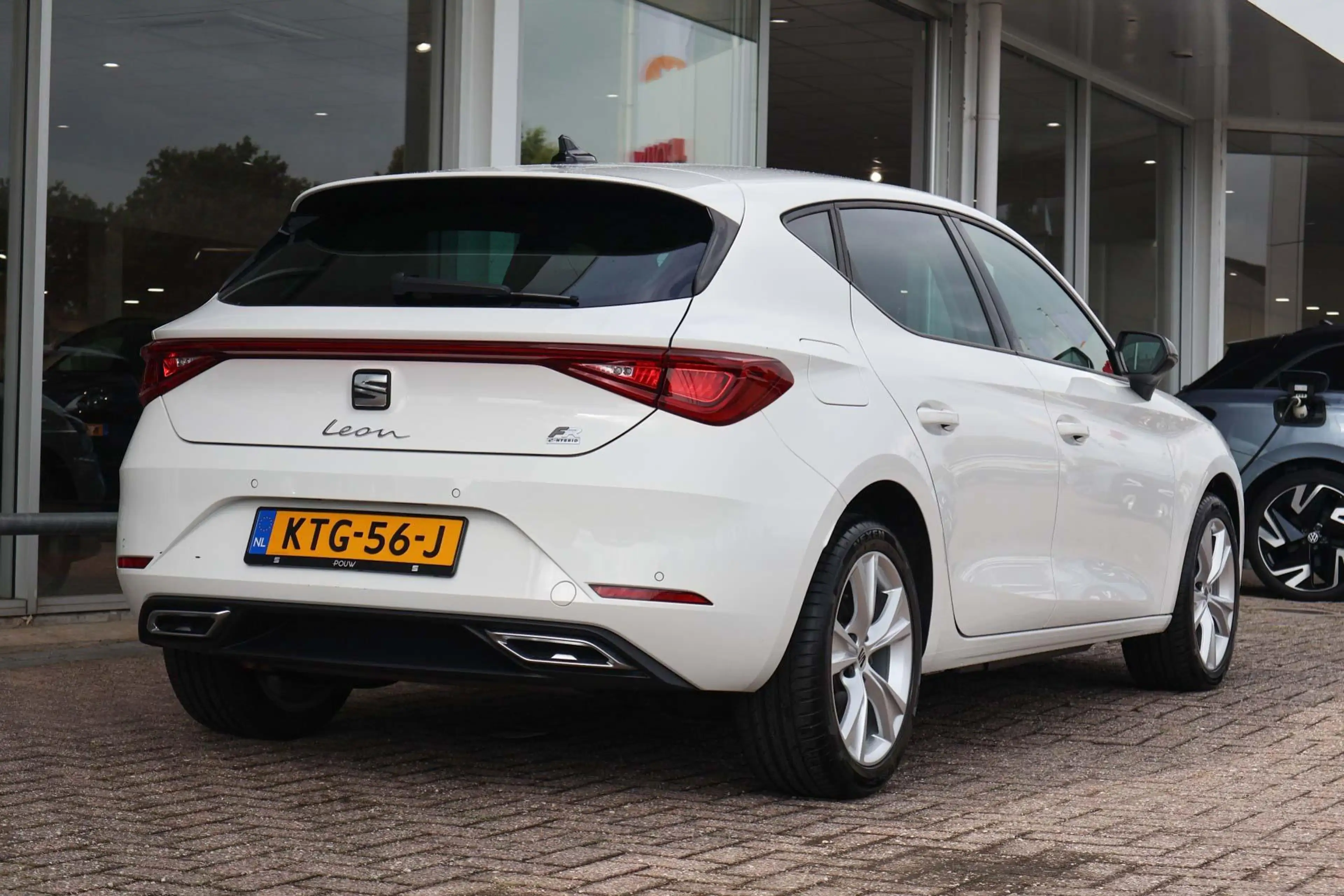 SEAT Leon 1.4 TSI eHybrid 204pk PHEV FR Business Intense | S — photo 2