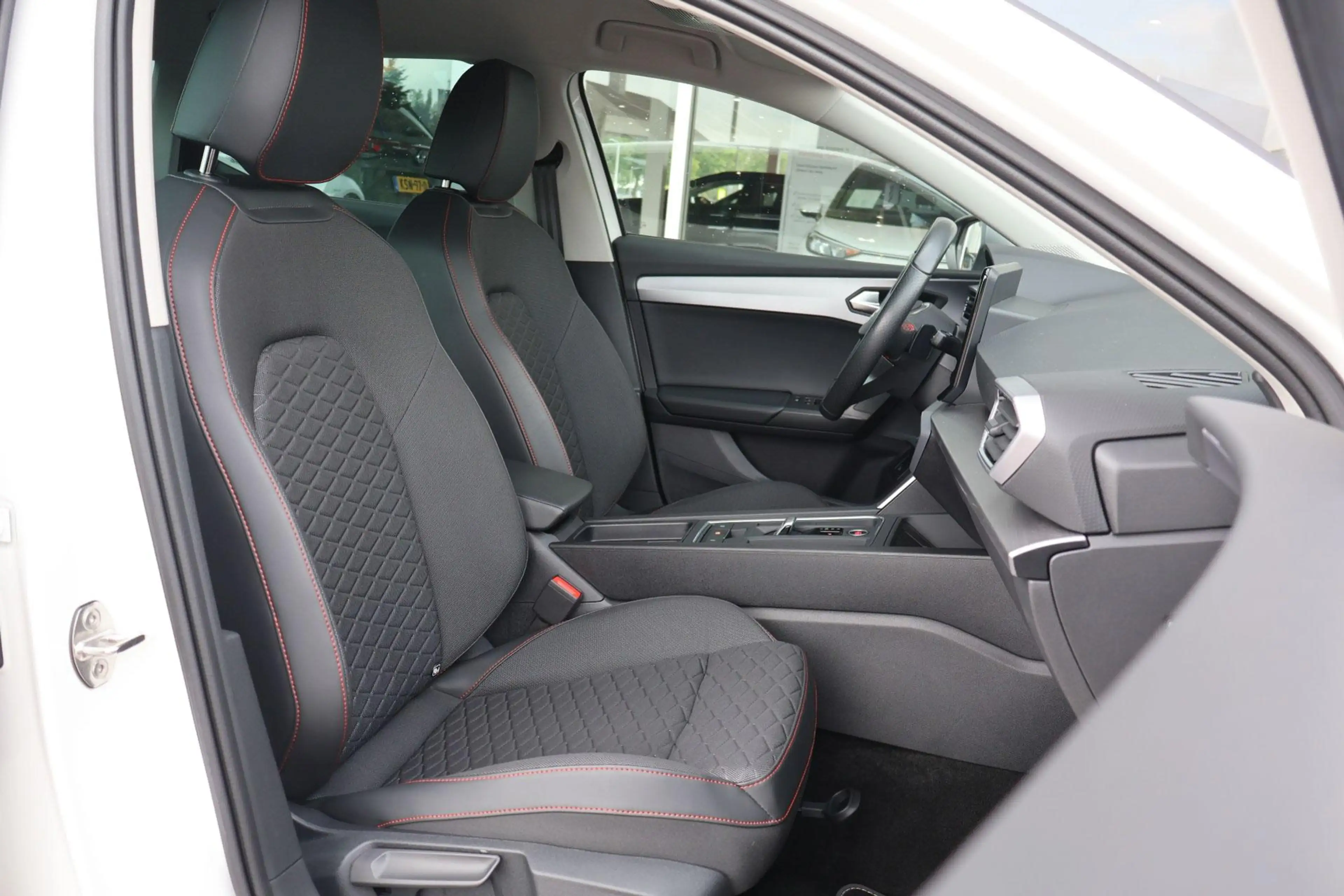 SEAT Leon 1.4 TSI eHybrid 204pk PHEV FR Business Intense | S — photo 4