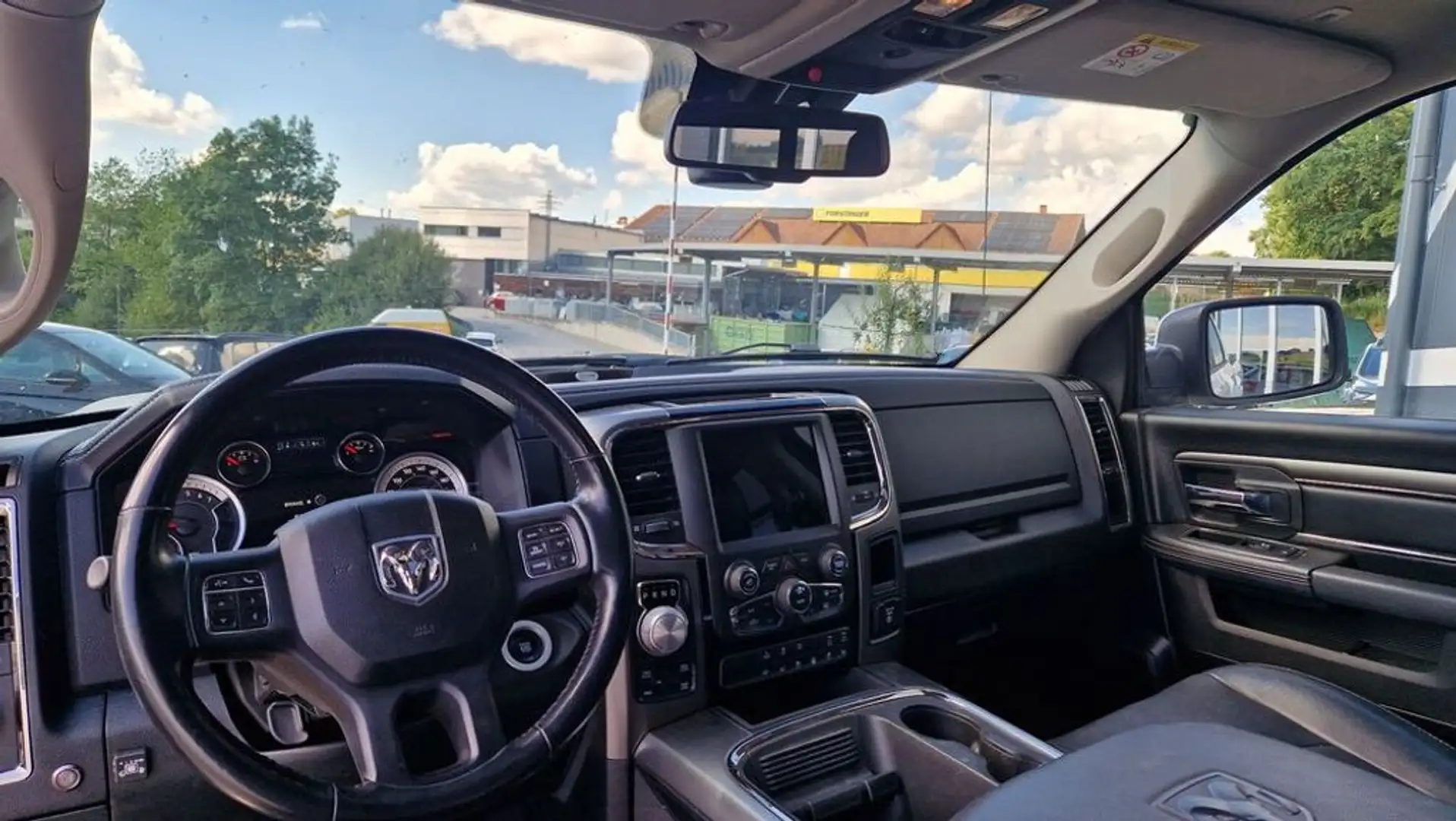 Dodge RAM 1500 4X4 Quad-Cab Sport Weiß - 2