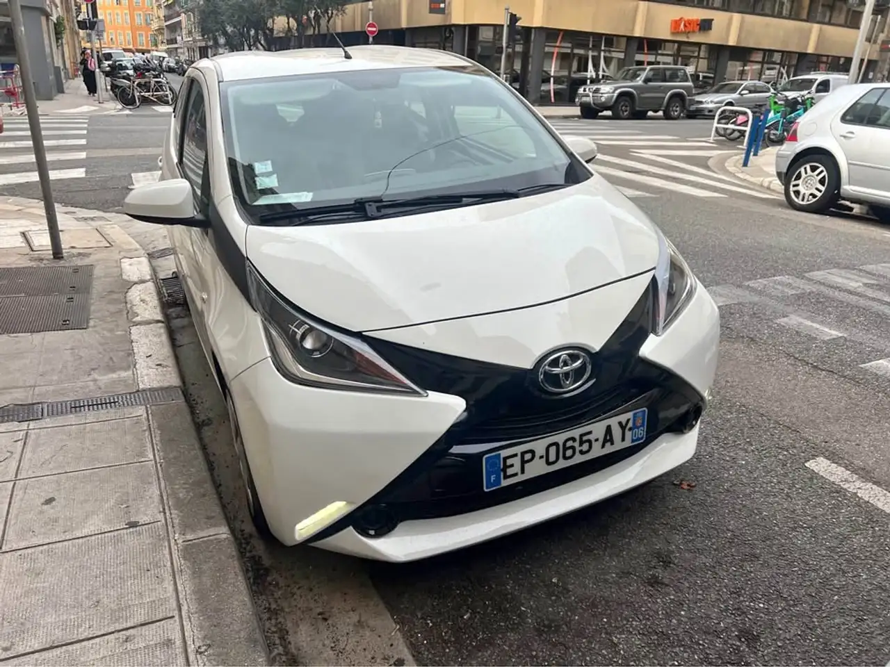 Toyota Aygo 1.0 VVT-i x-cite 4 Rouge Chilien