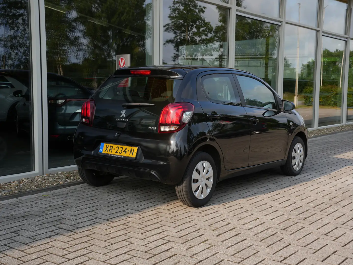 Peugeot 108 1.0 e-VTi Active | Airco | Bluetooth Zwart - 2