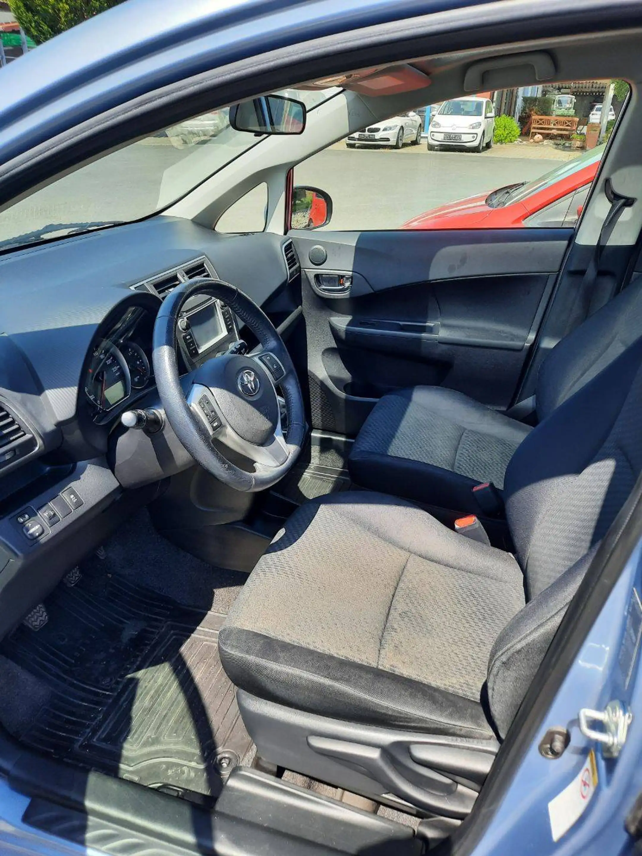 Toyota Verso-S Life — photo 5