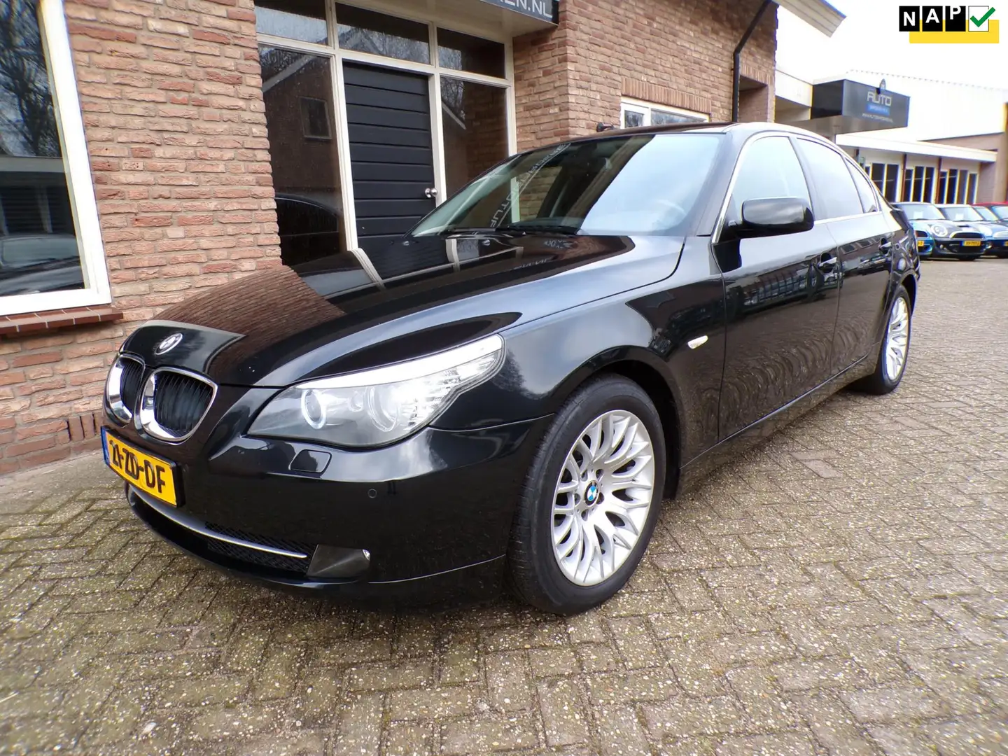 BMW 520 5-serie 520i Corporate Lease Introduction Automaat Zwart - 1