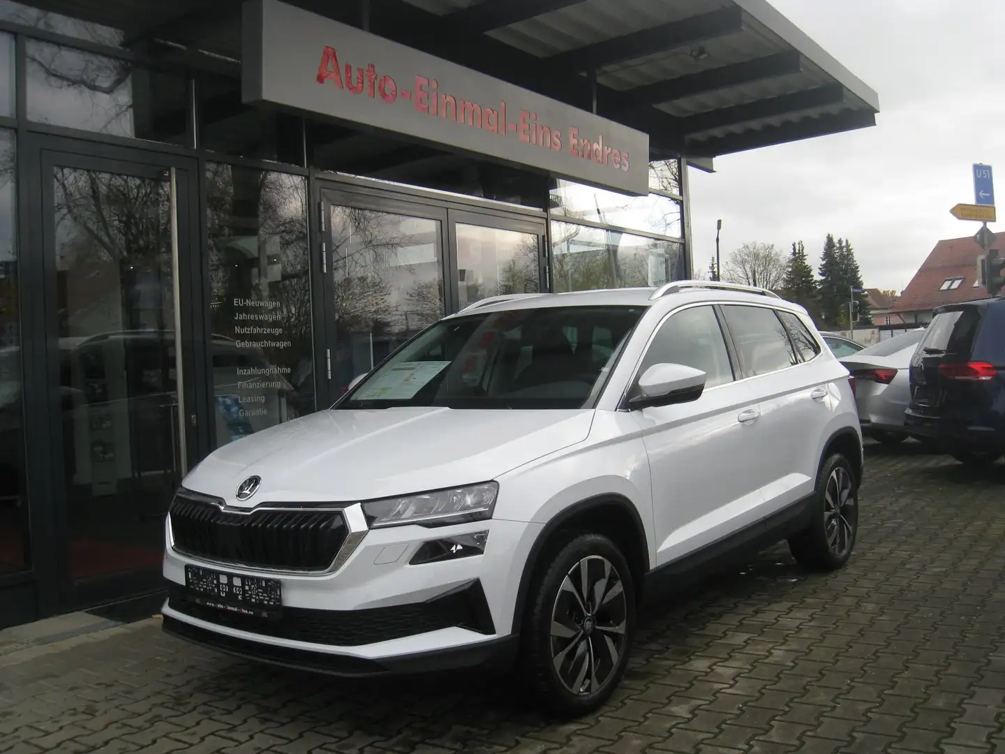 Skoda Karoq 1.5TSI DSG SELECTION PLUS *AHK*ACC*Kamera*el.Heck. Weiß - 1