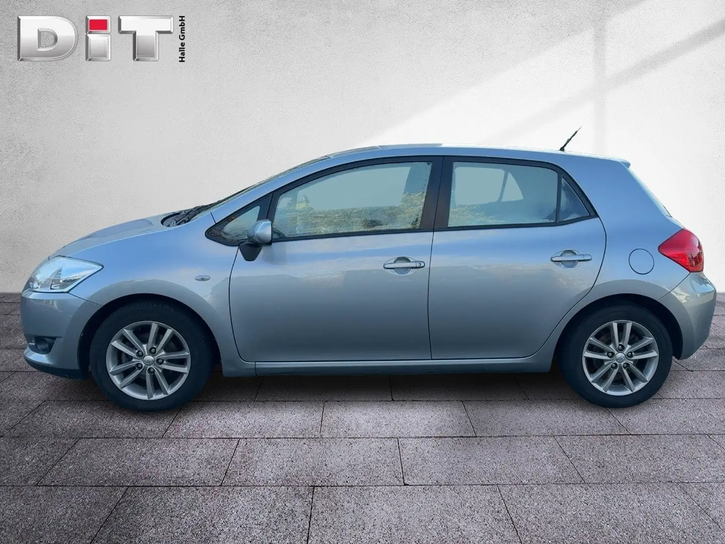 Toyota Auris 1.6 Valvematic Life Klima Servo ZV Kamera Černá - 2