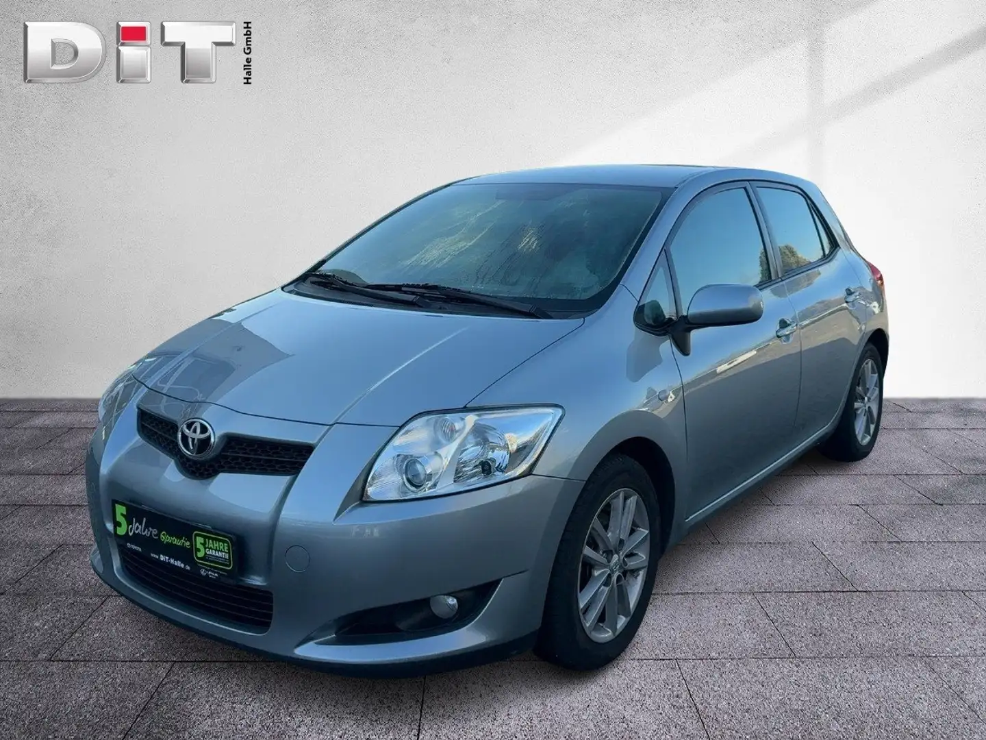 Toyota Auris 1.6 Valvematic Life Klima Servo ZV Kamera Černá - 1