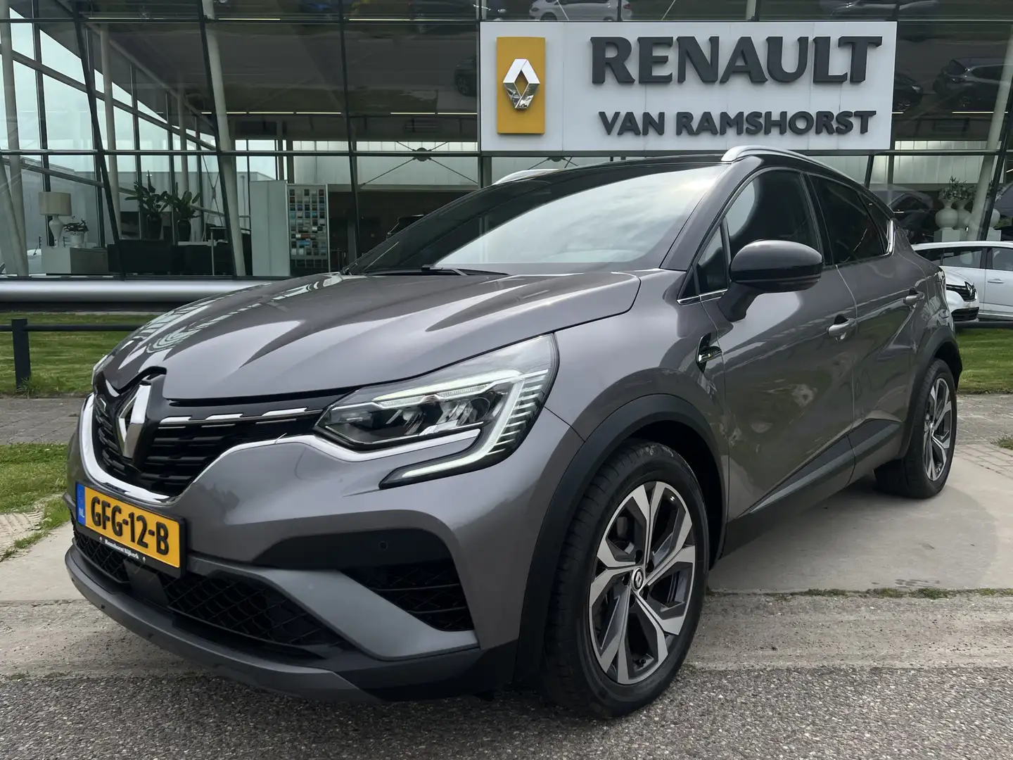 Renault Captur 1.6 E-Tech Plug-in Hybrid 160 R.S. Line / Automaat Grey - 1