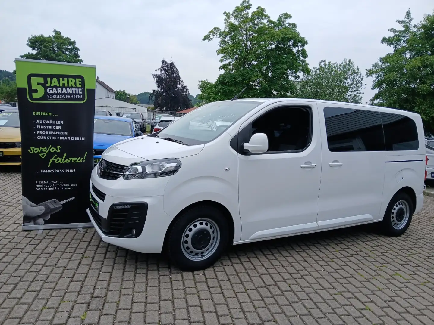 Opel Vivaro Kombi 1.5D AHK,Parkpilot,8-Sitzer, Weiß - 2