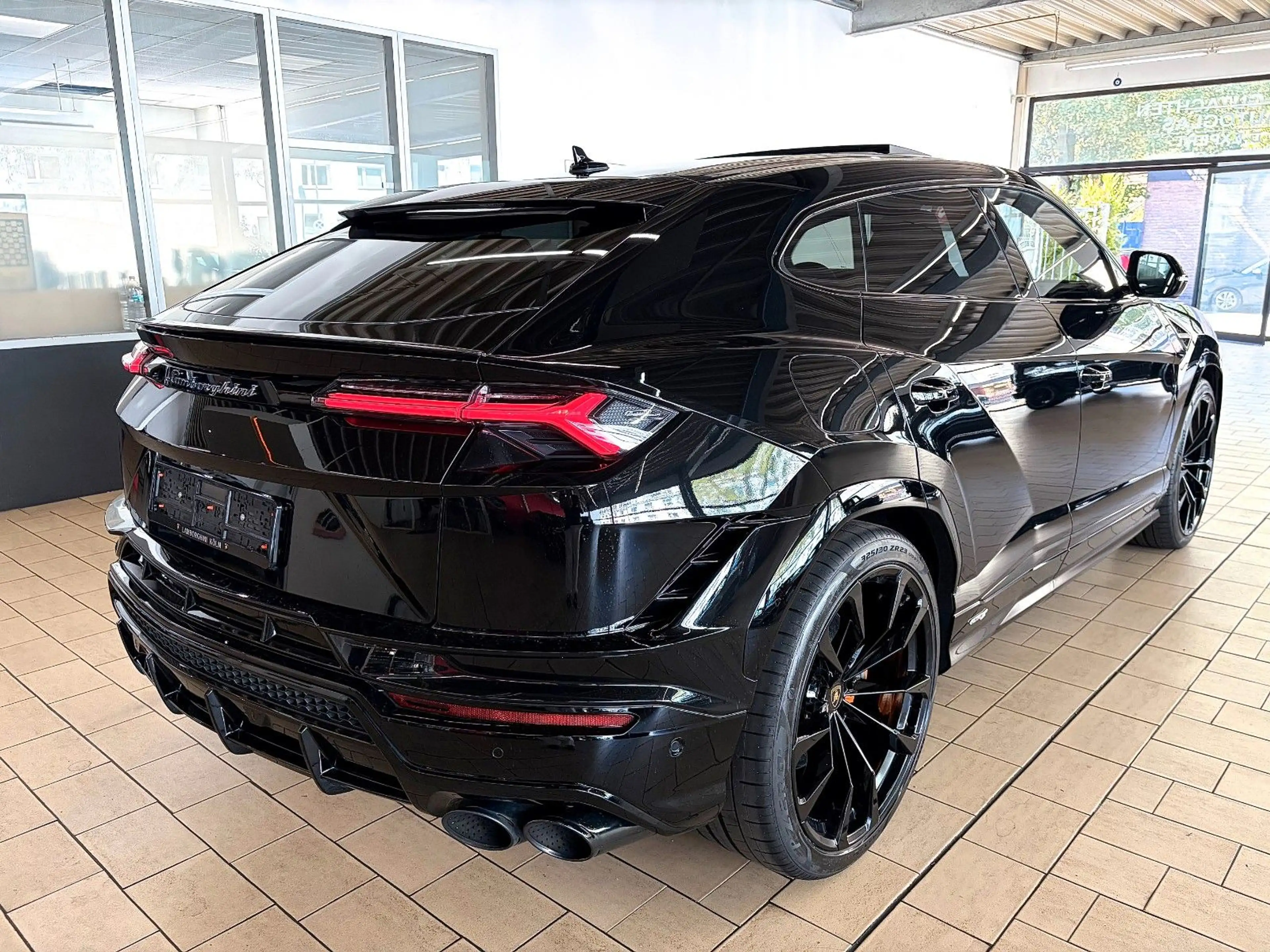Lamborghini Urus URUS S 4.0 V8 *VOLL+BLACK-ORANGE+GARANTIE-11/26 — photo 6