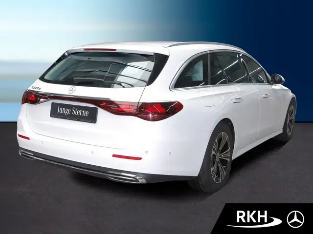 Mercedes-Benz E-Class view 3