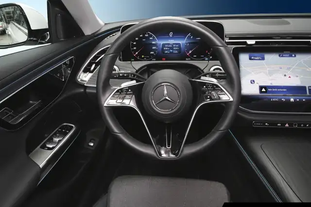 Mercedes-Benz E-Class view 11