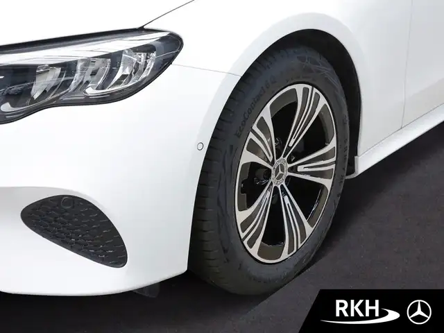 Mercedes-Benz E-Class view 5