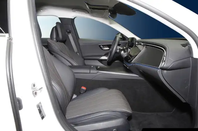 Mercedes-Benz E-Class view 6