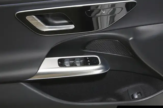 Mercedes-Benz E-Class view 14