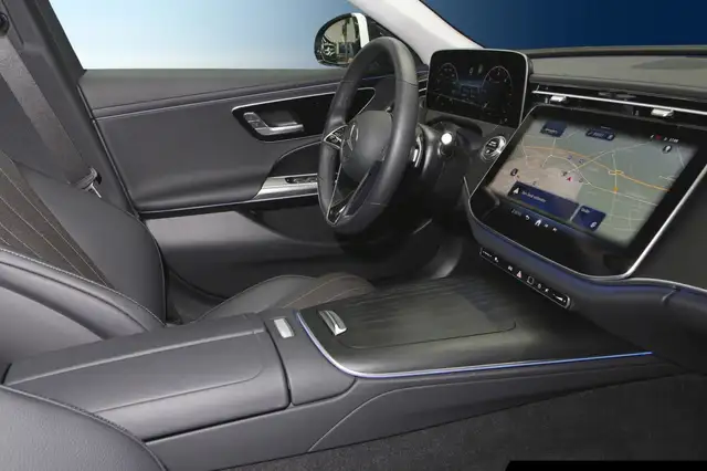 Mercedes-Benz E-Class view 8
