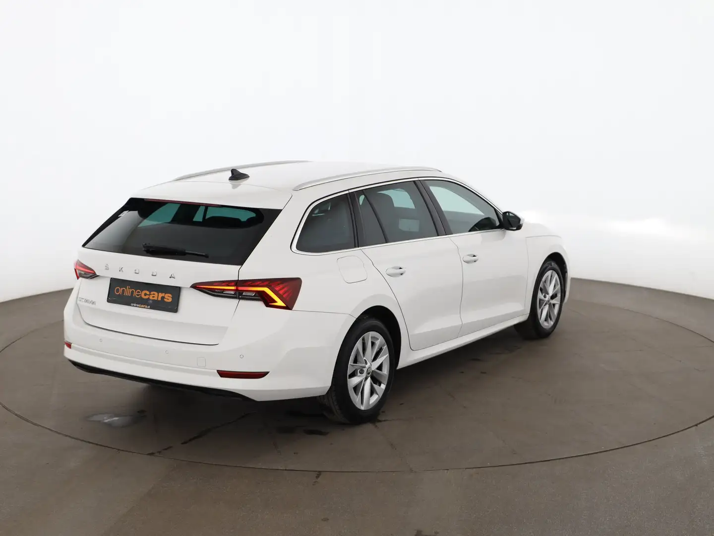 Skoda Octavia Combi 2.0 TDI Style LED RADAR NAVI R-CAM Weiß - 2