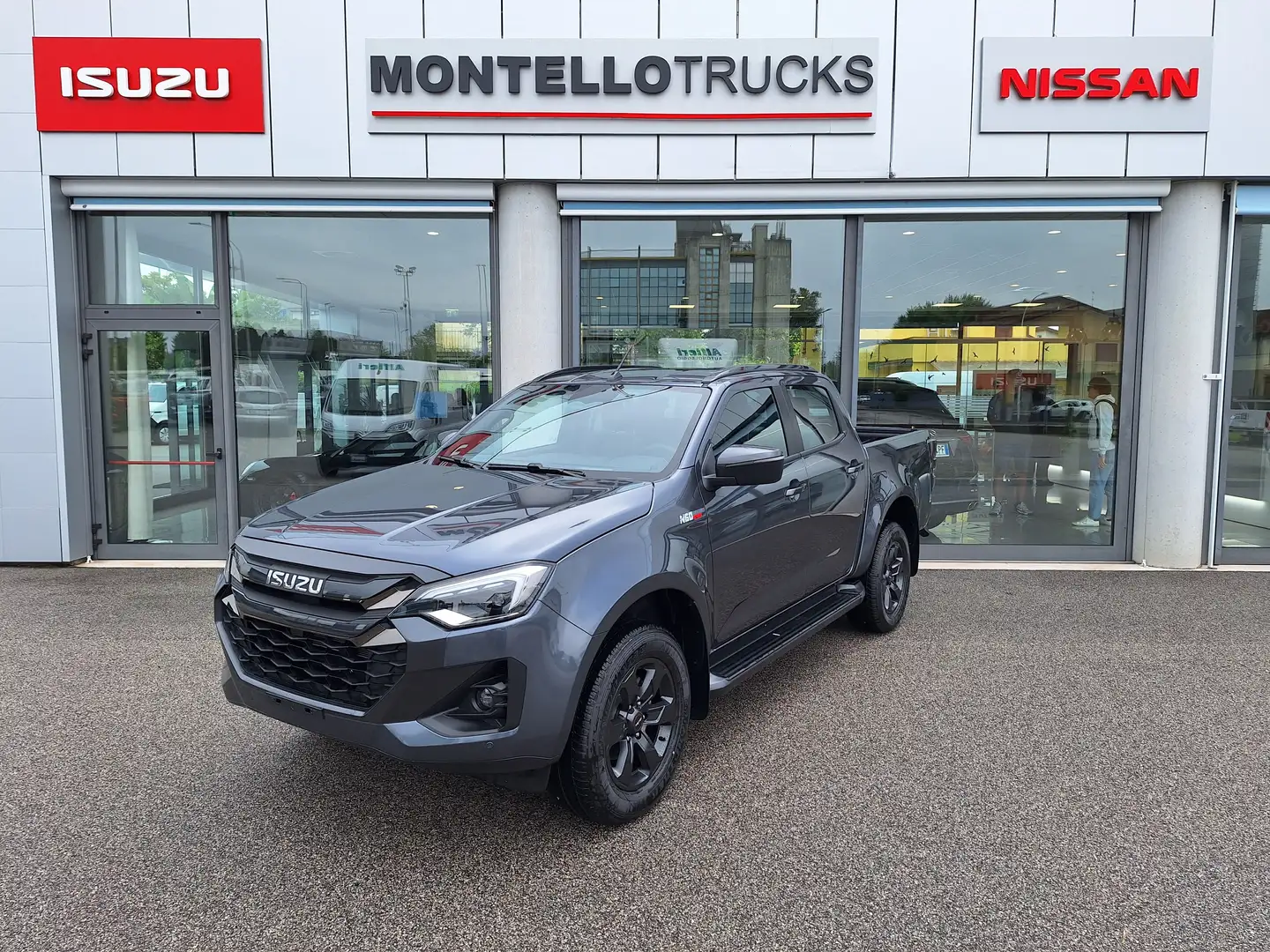 Isuzu D-Max 1.9 164cv Crew Nitro Sport 4x4 A/T Pronta consegna Grijs - 1