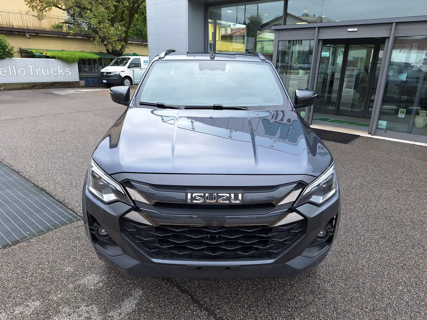 Isuzu D-Max 1.9 164cv Crew Nitro Sport 4x4 A/T Pronta consegna Grijs - 2