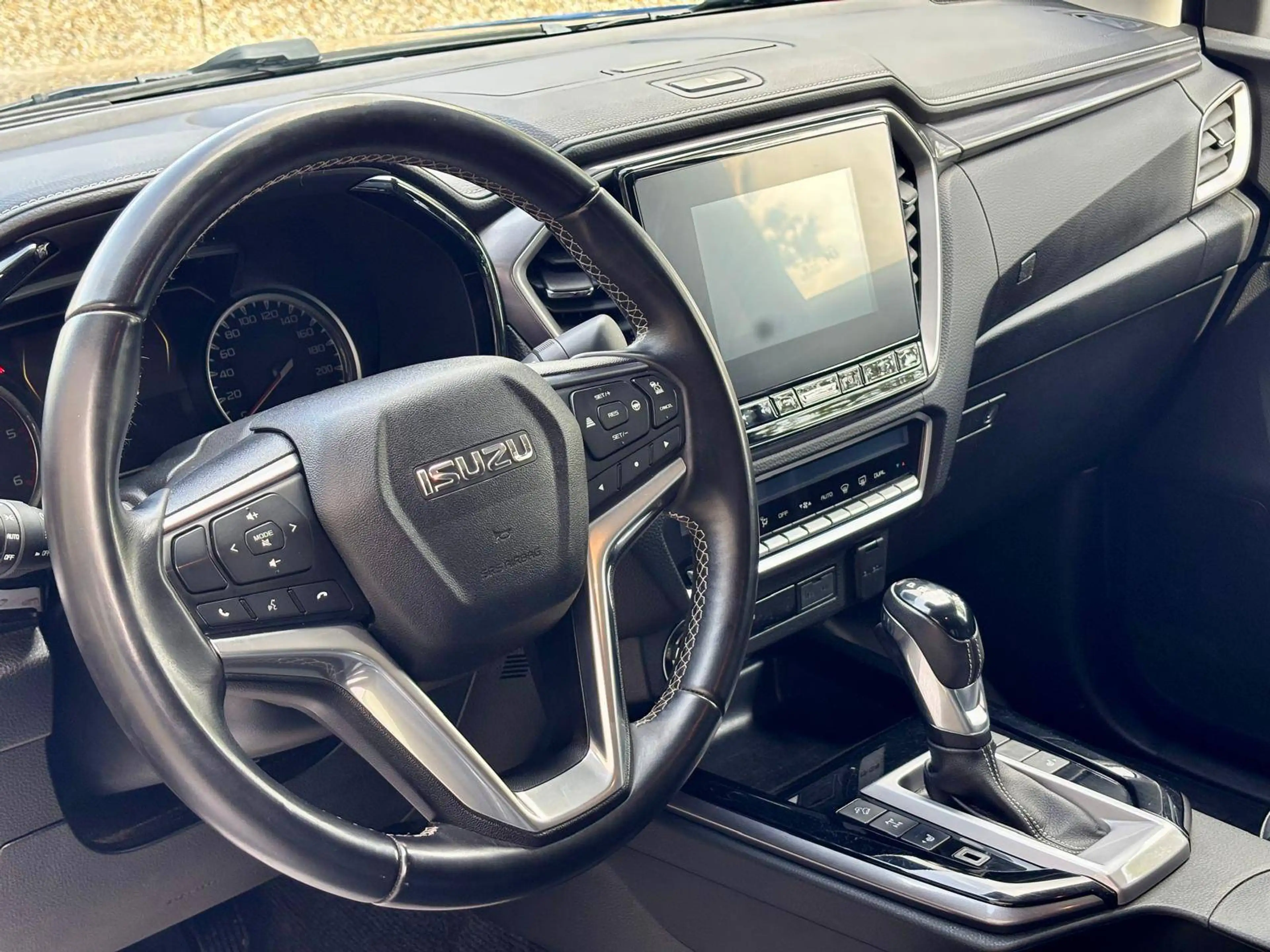 Isuzu D-Max 1.9 Turbo D 163 CV AUTO | LSX | 36.800 € TTC — photo 4