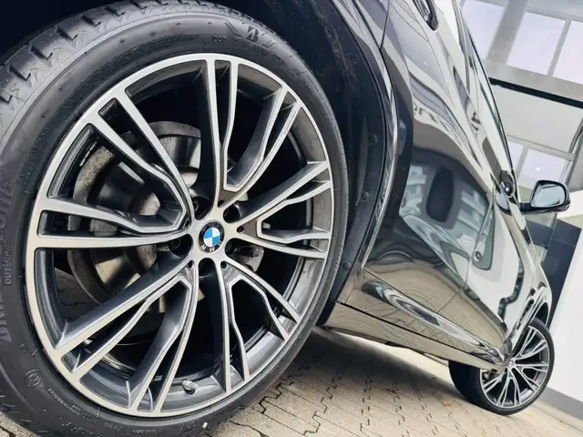 BMW X3 view 4