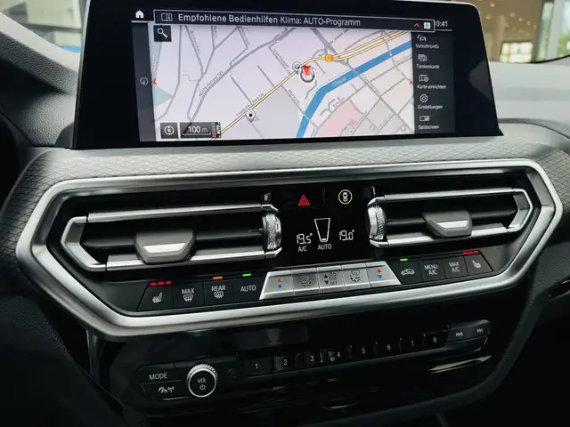 BMW X3 view 11