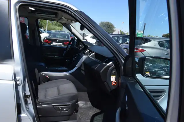 Land Rover Range Rover Sport view 4