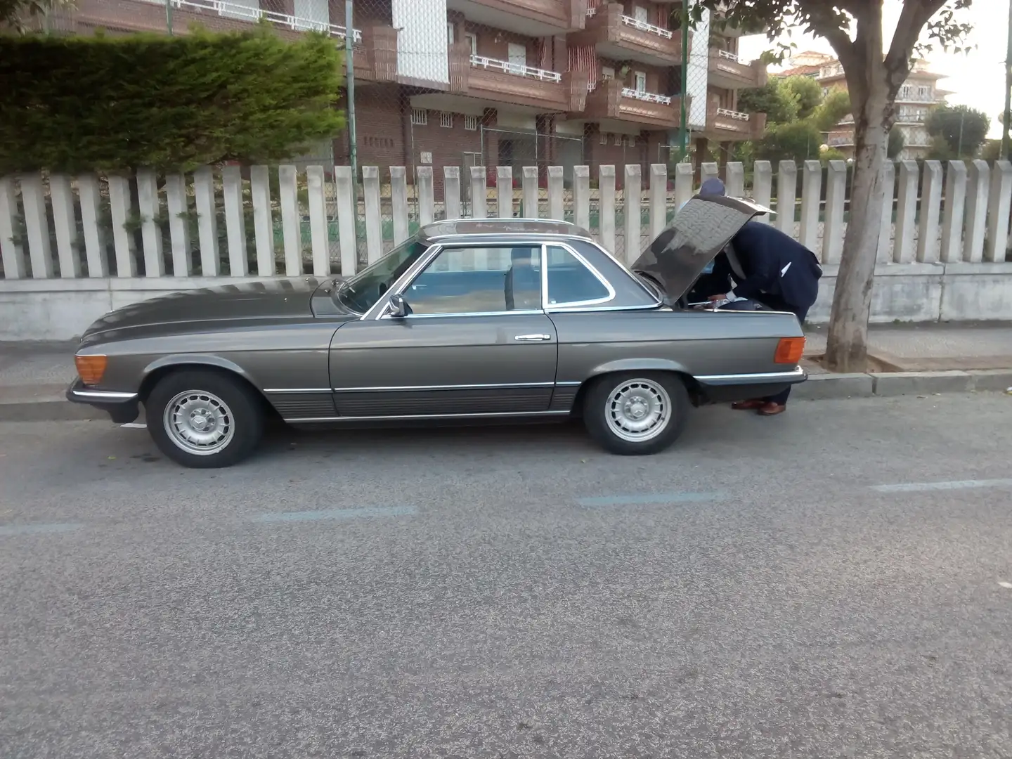 Mercedes-Benz SL 280 W107 R107 Gris - 1
