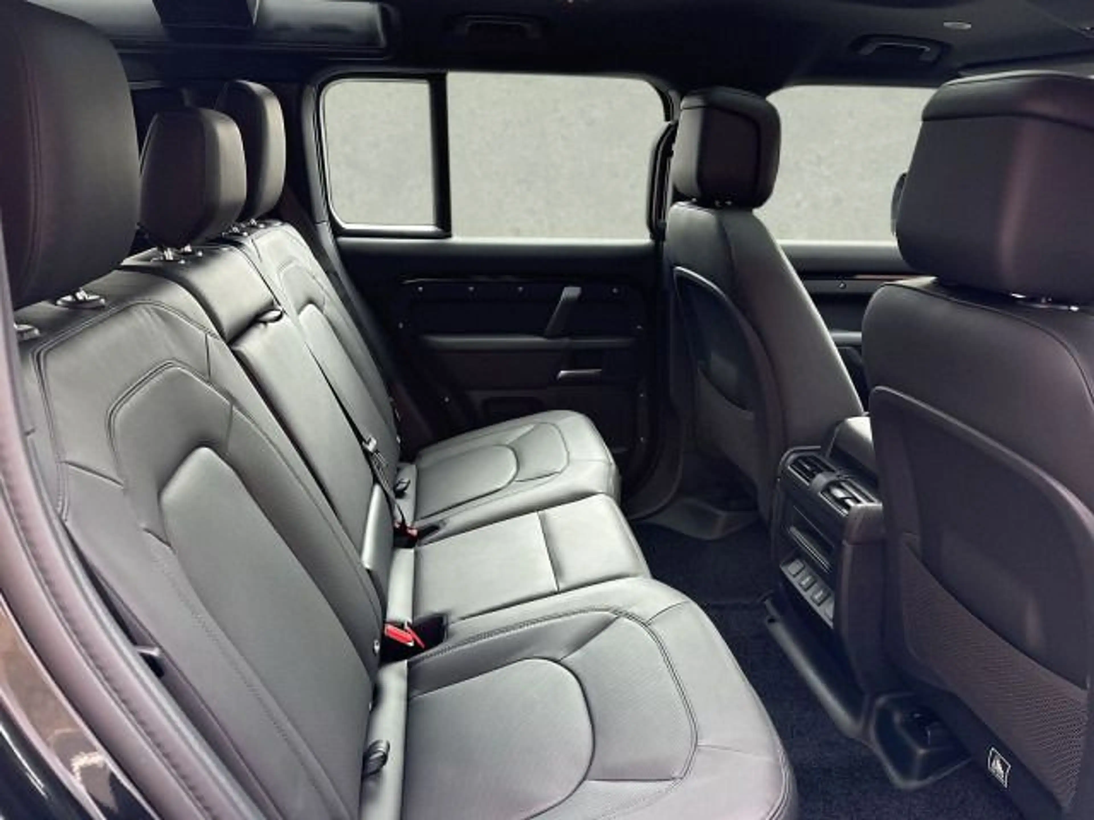 Land Rover Defender 110 X-Dynamic HSE — photo 3