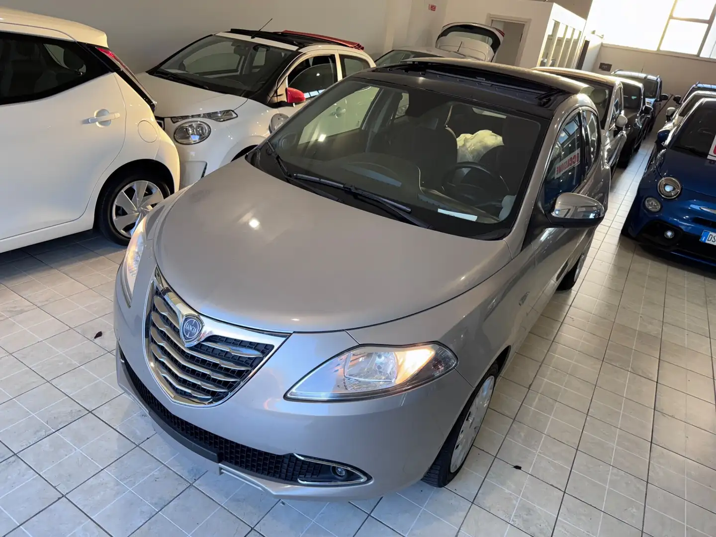Lancia Ypsilon 0.9 TwinAir 85 CV 5 porte S&S DFN Platinum Oro - 1