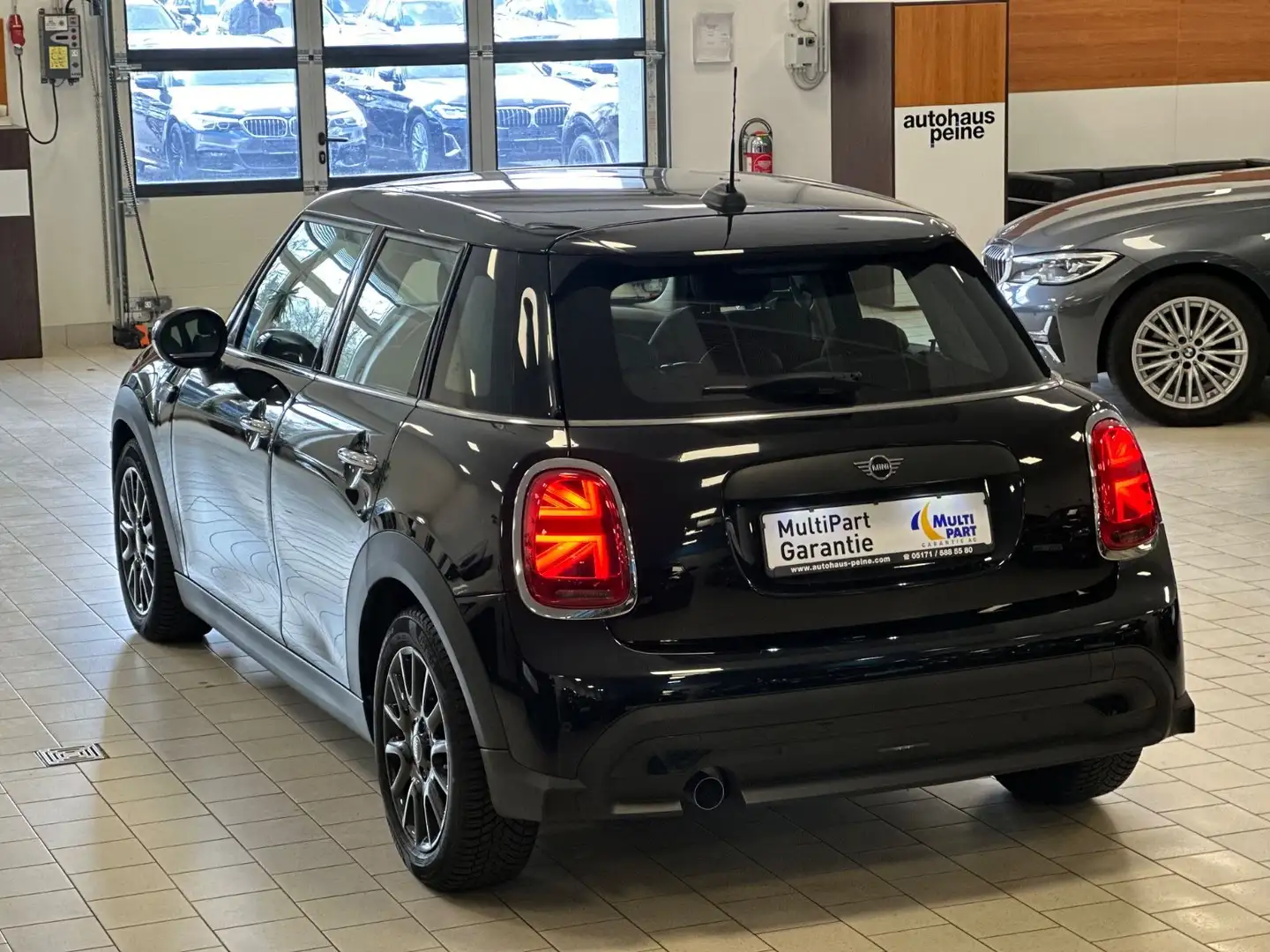 MINI One One Classic Trim 5-trg Navi/ParkAs/SportSitz/LED Schwarz - 2
