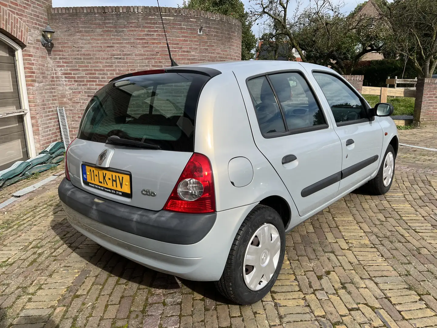 Renault Clio 1.2-16V Expression Grijs - 2