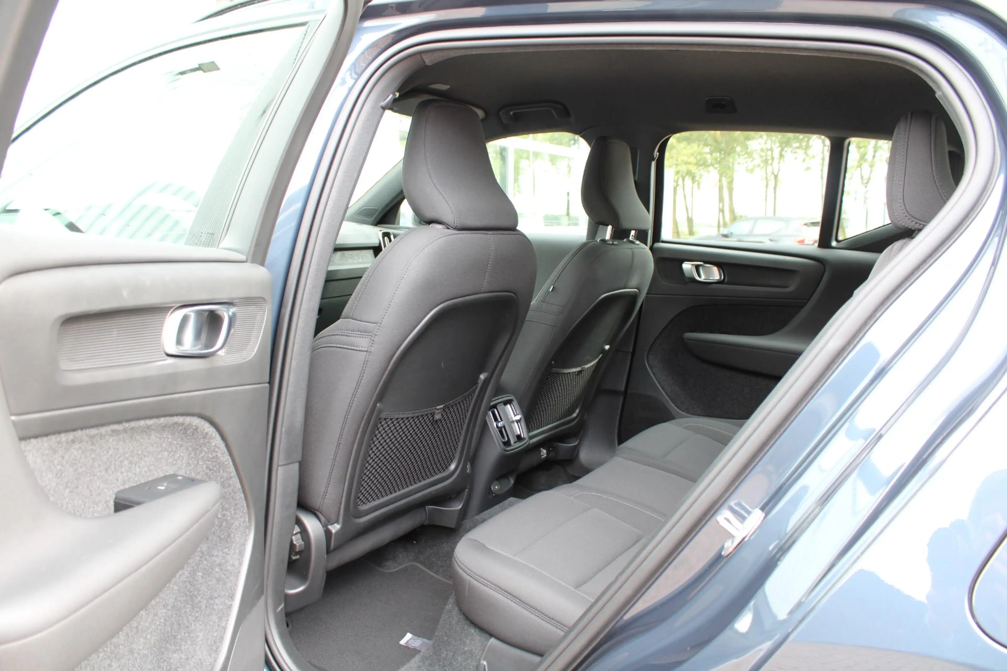 Volvo EX40 Single Motor Extended Range Plus 82 kWh | Trekhaak — photo 12