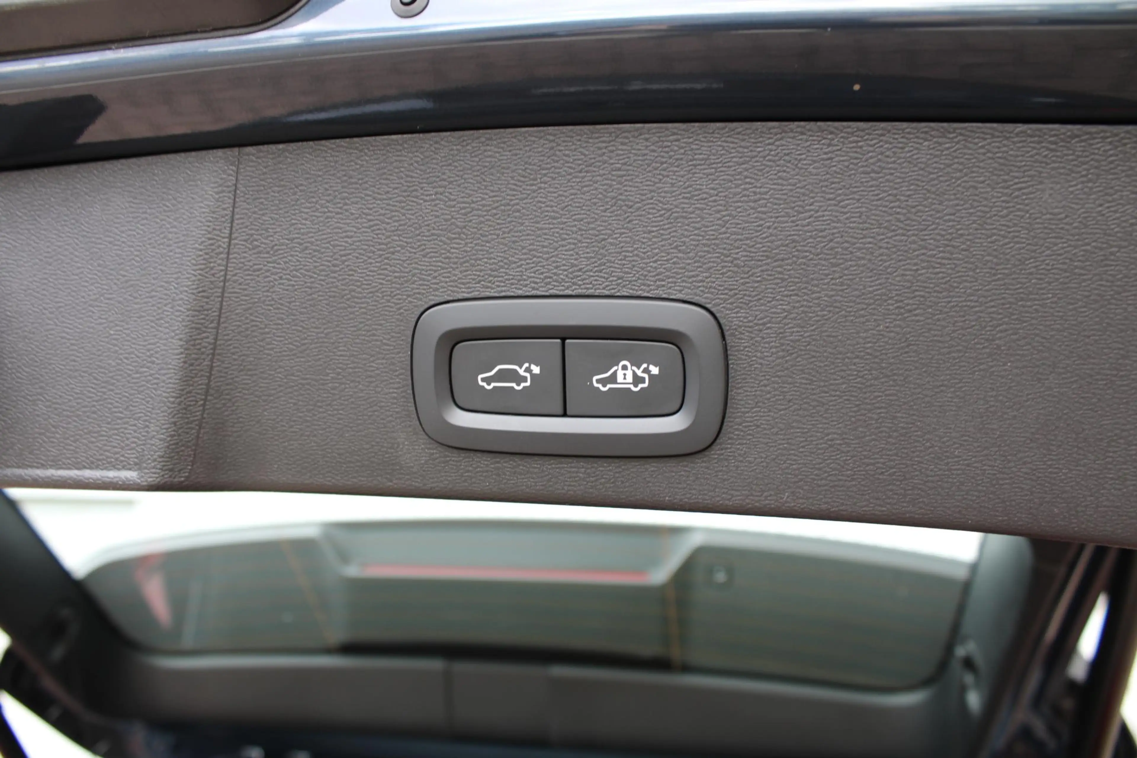 Volvo EX40 Single Motor Extended Range Plus 82 kWh | Trekhaak — photo 10
