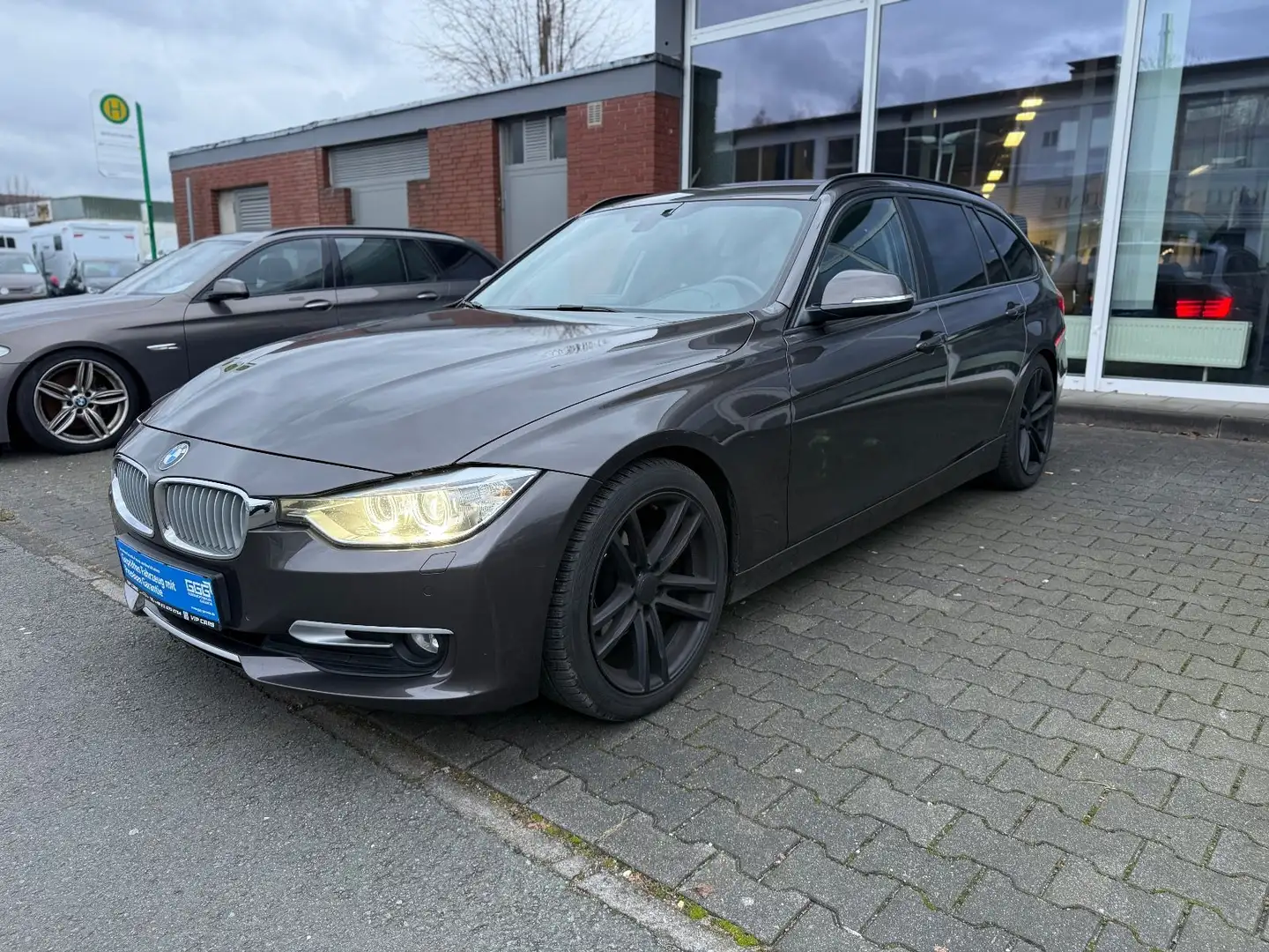 BMW 318 d Touring*Tempo*SHG*El.Heckklappe*AHK* Braun - 1