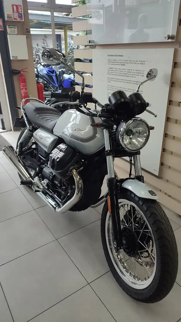 Moto Guzzi V 7 Gris - 2