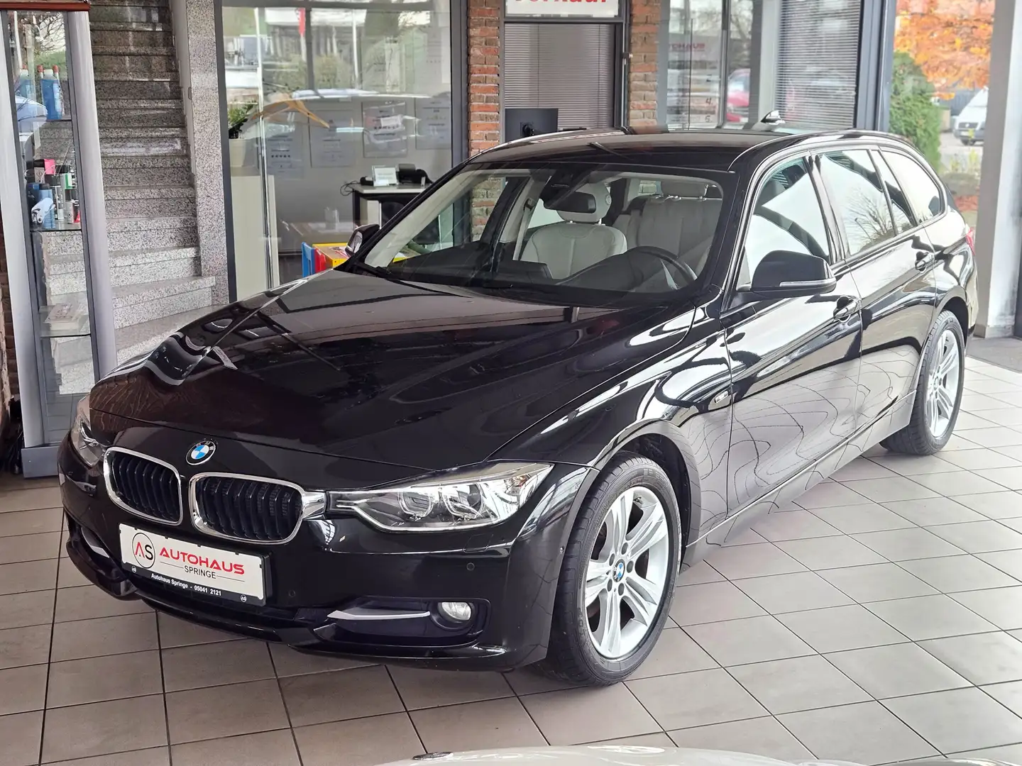 BMW 320 320 d *Head up, 360° Kamera, Driving Assist* Schwarz - 1