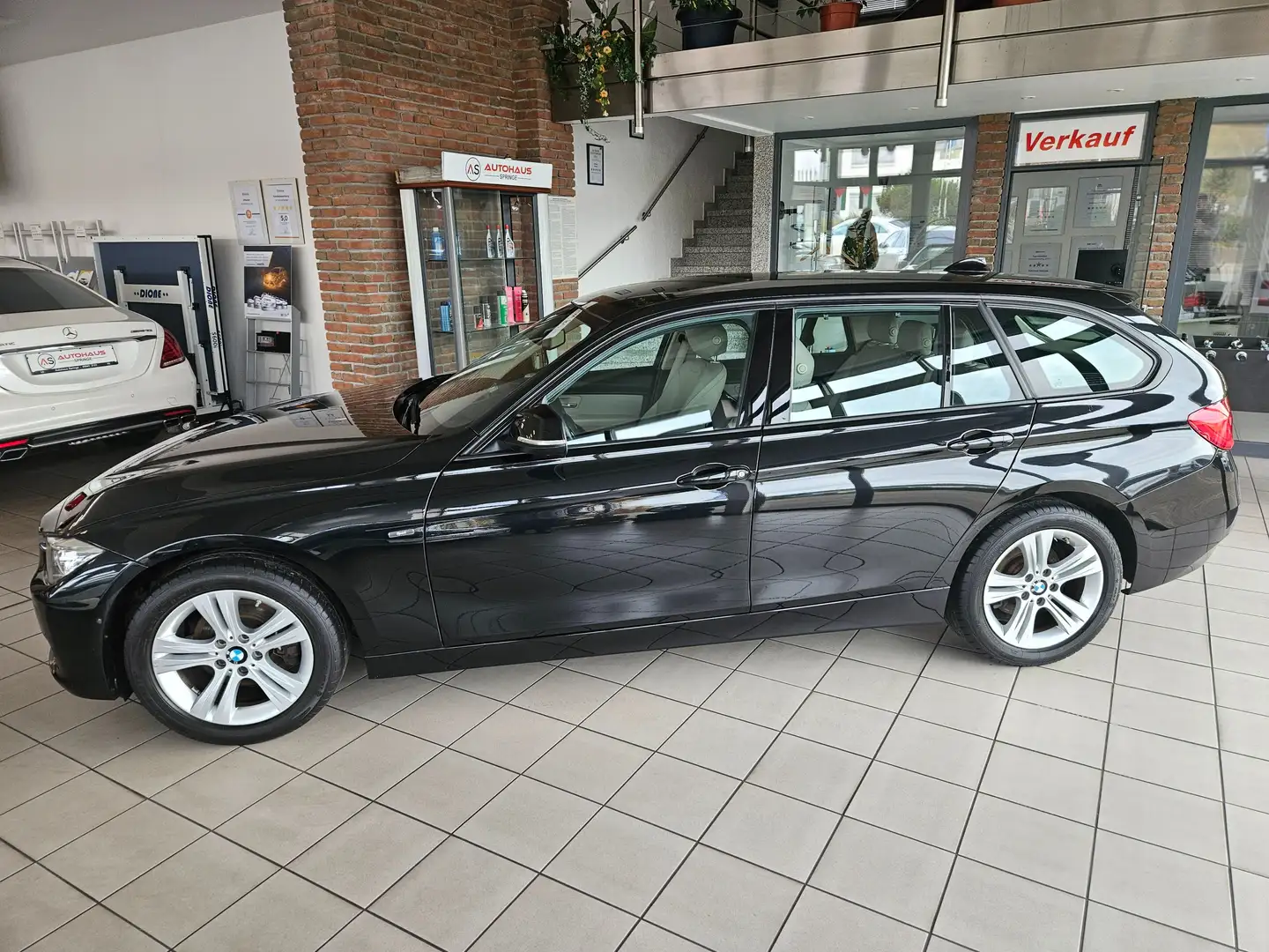 BMW 320 320 d *Head up, 360° Kamera, Driving Assist* Schwarz - 2
