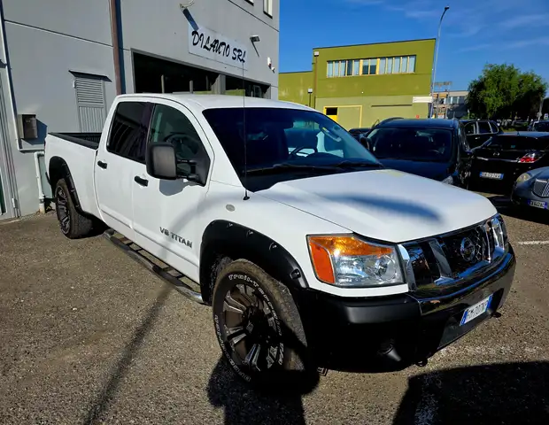 Nissan Titan 5.6V8 GPL AUTOCARR GANCIO 22" INTERAM FINANZIABILE