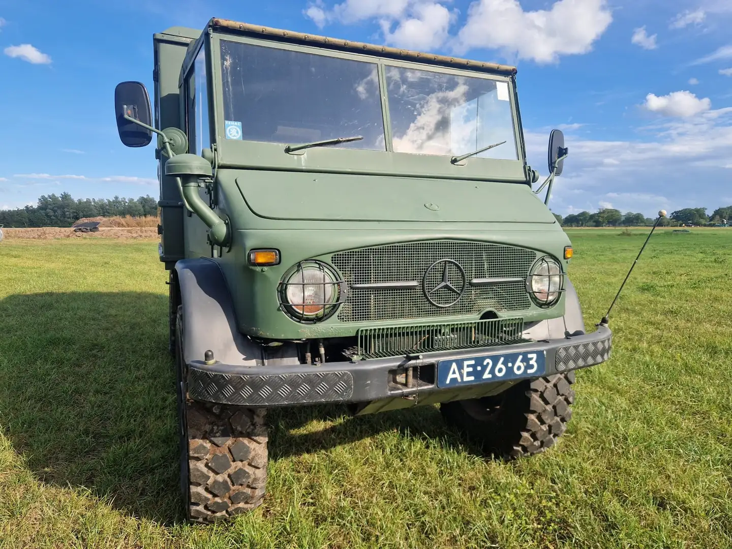 Mercedes-Benz Unimog Verde - 2