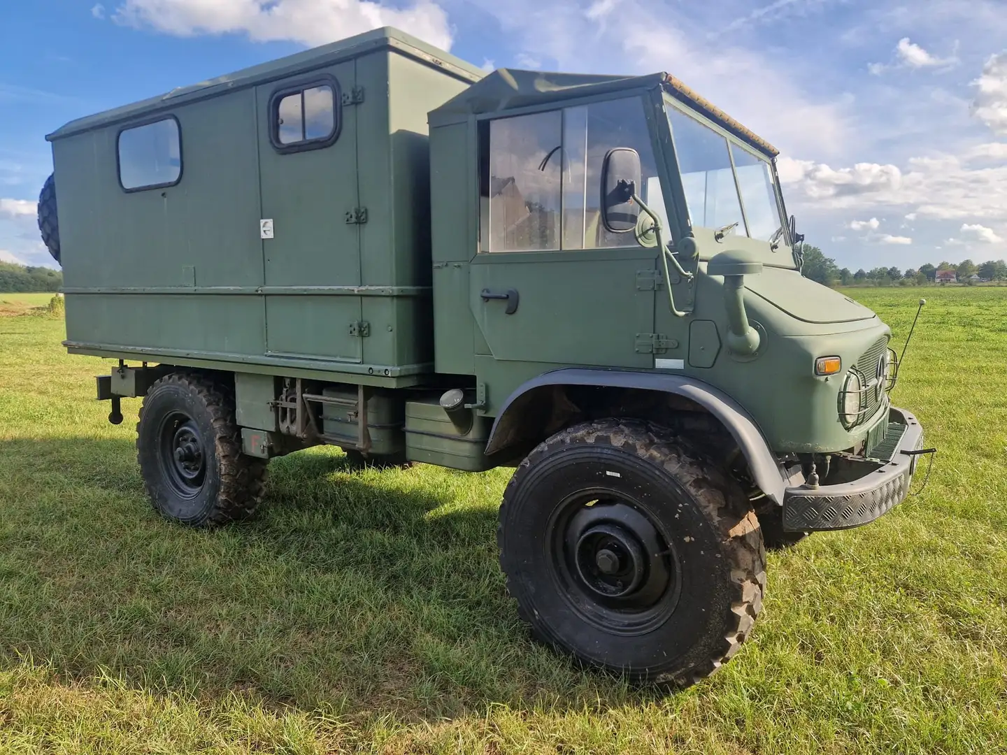 Mercedes-Benz Unimog Verde - 1