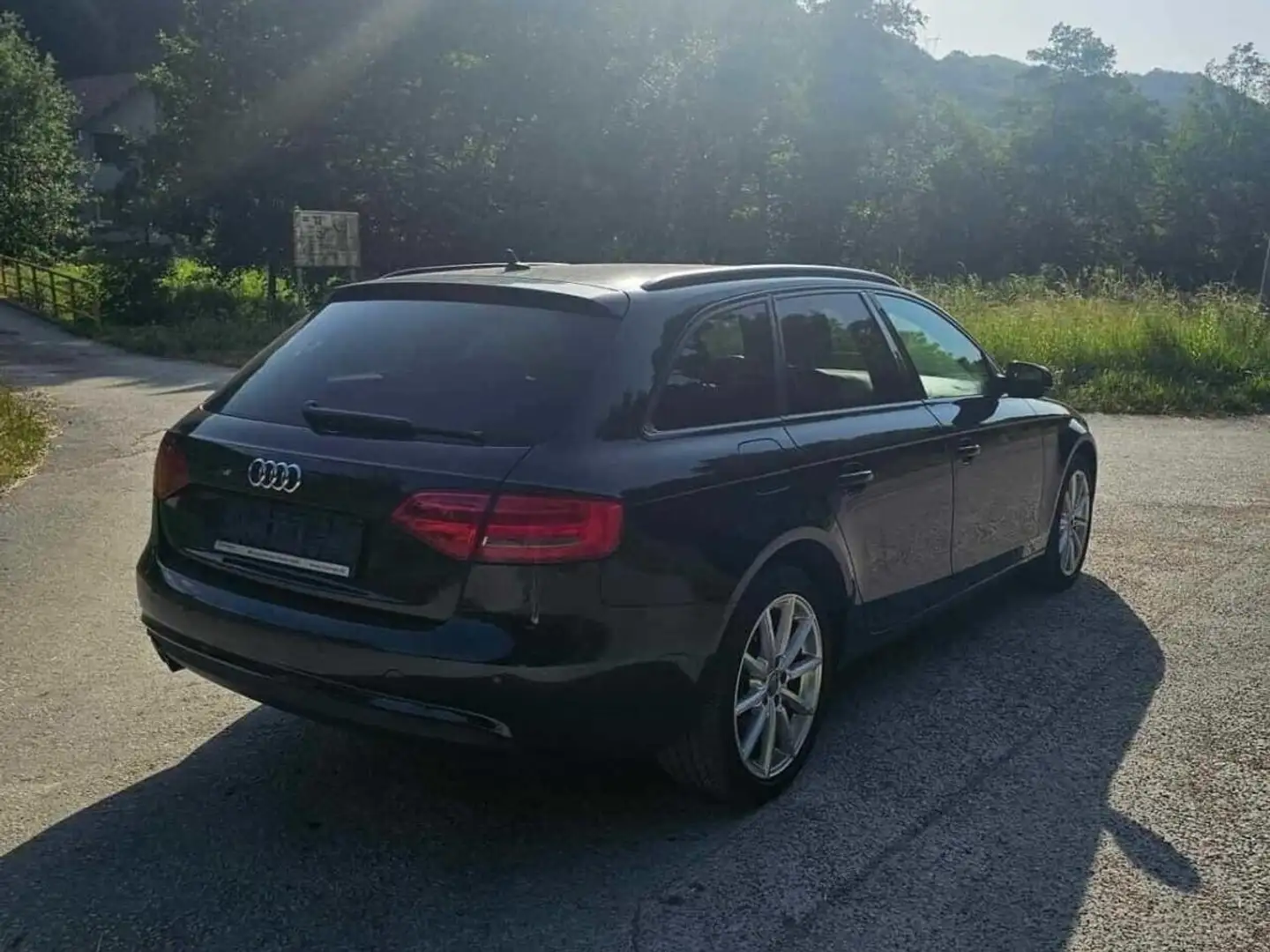 Audi A4 Avant 2.0 TDI DPF quattro S tronic line Sportpaket - 2