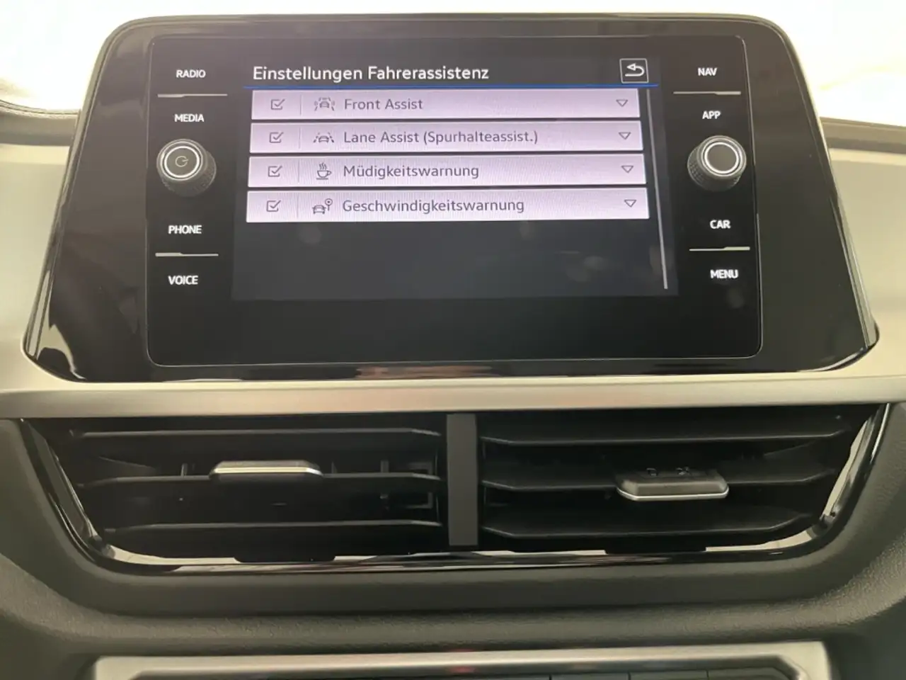 Volkswagen T-Roc 1.0 TSI Life Digitales Cockpit LED Apple CarPlay A 17