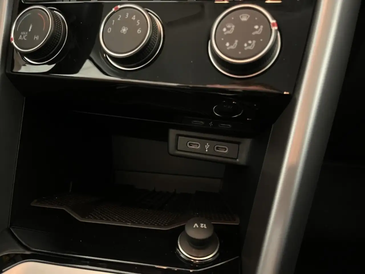 Volkswagen T-Roc 1.0 TSI Life Digitales Cockpit LED Apple CarPlay A 18