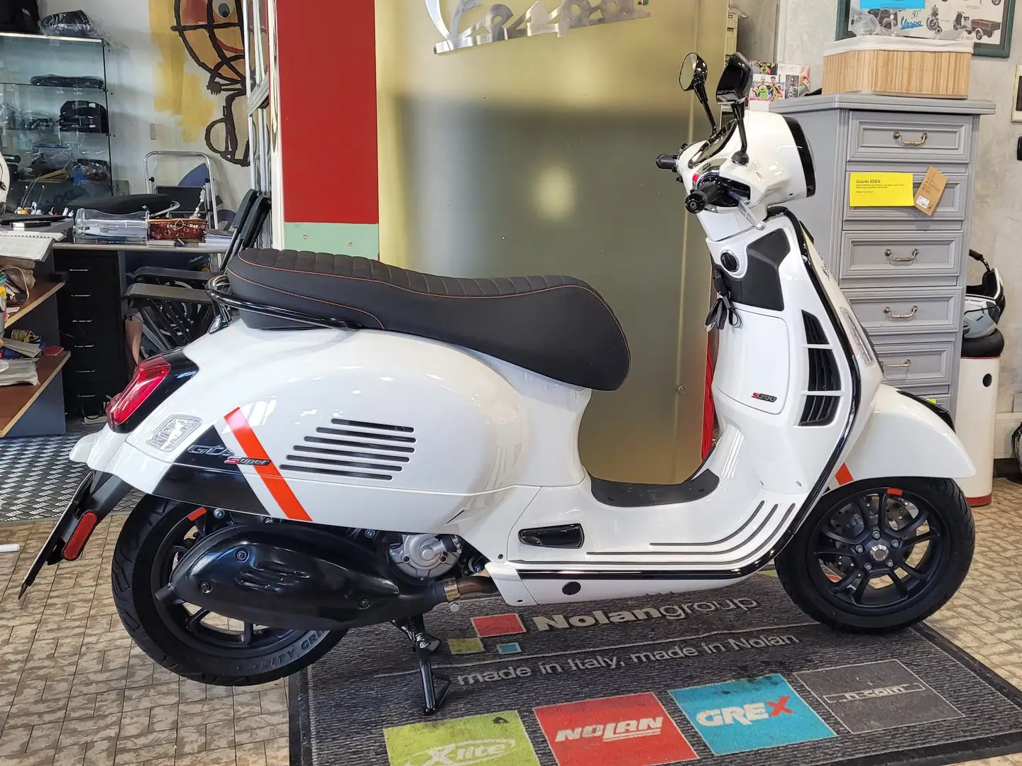Vespa GTS Super Sport 300 Bianco - 1