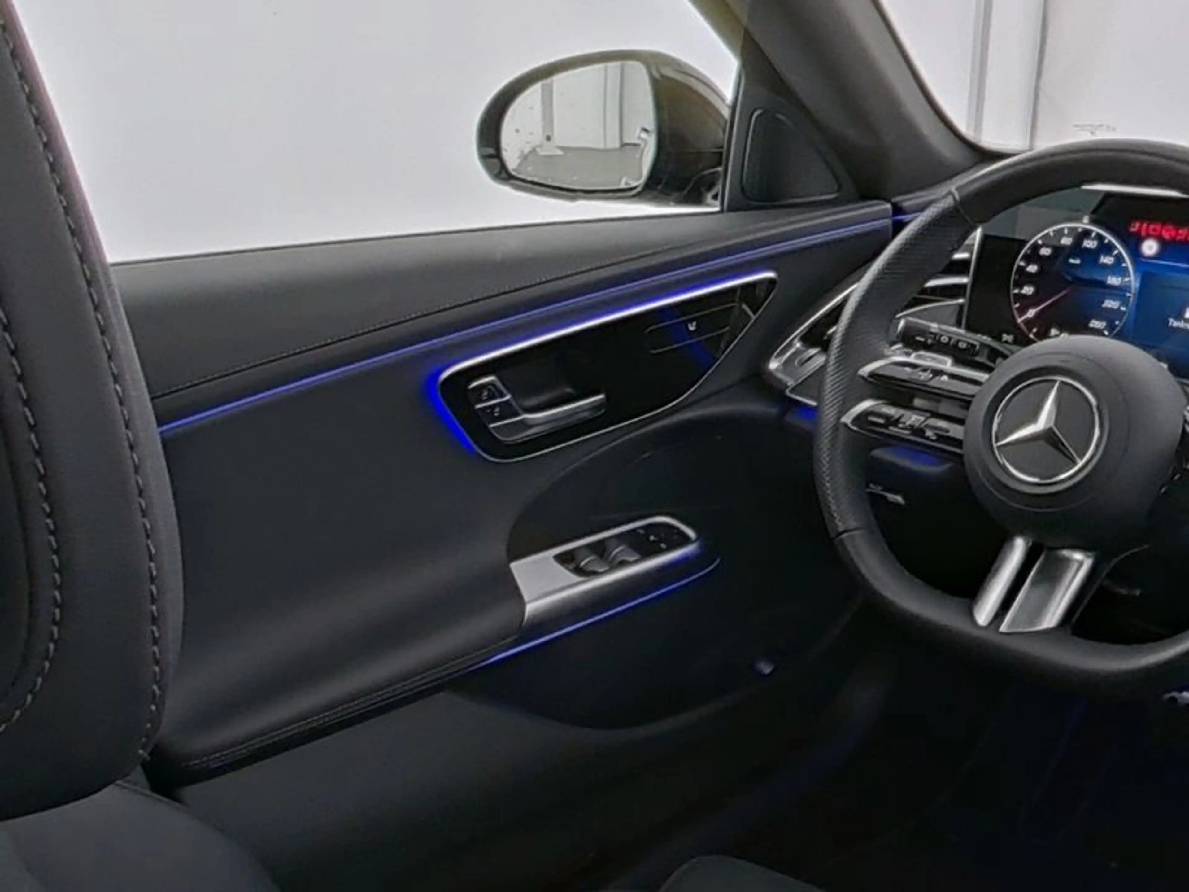 Mercedes-Benz E 220 d T AMG-Sport/LED/Cam/Pano/AHK/Night/Totw — photo 9