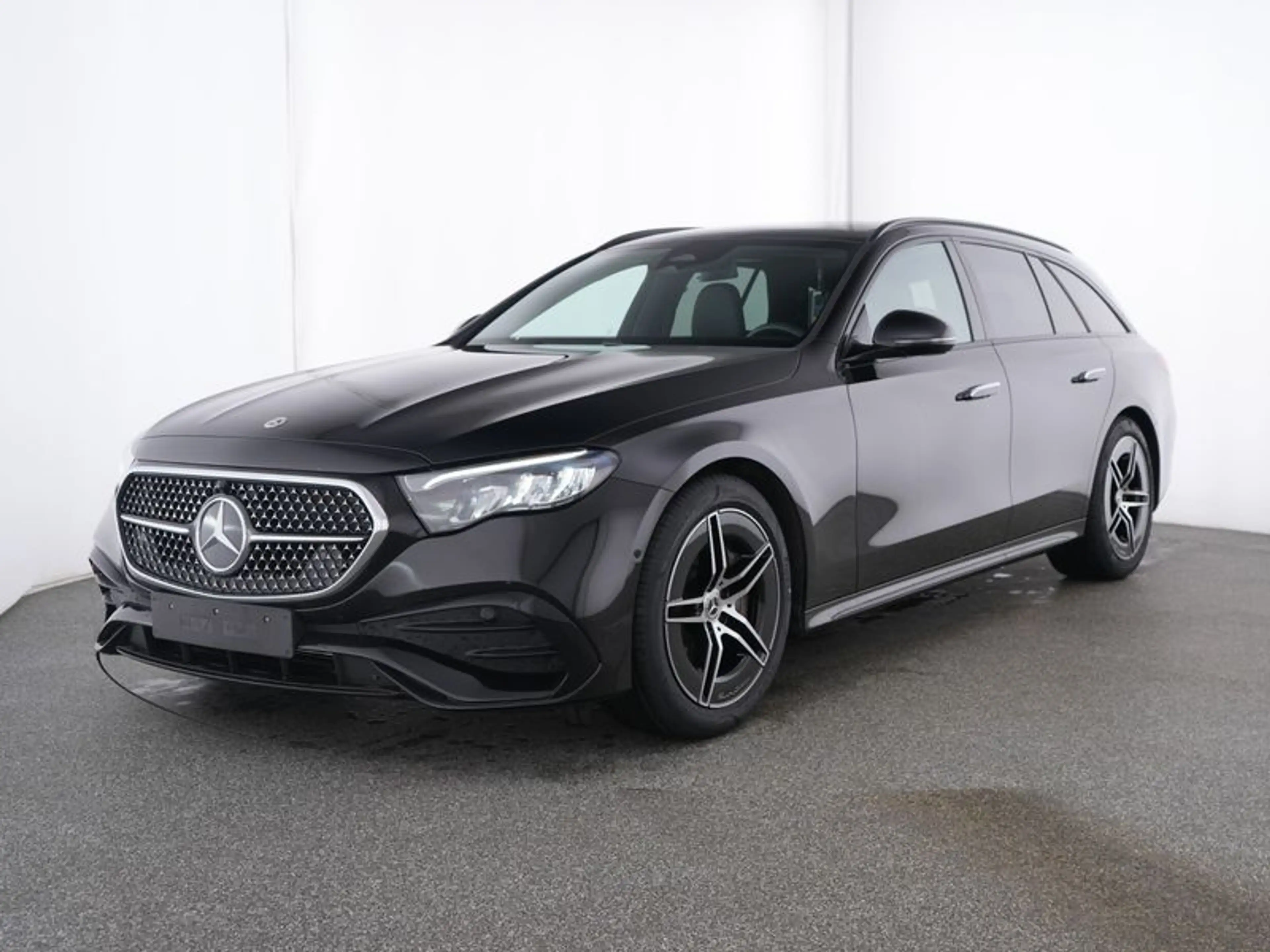 Mercedes-Benz E 220 d T AMG-Sport/LED/Cam/Pano/AHK/Night/Totw — photo 2