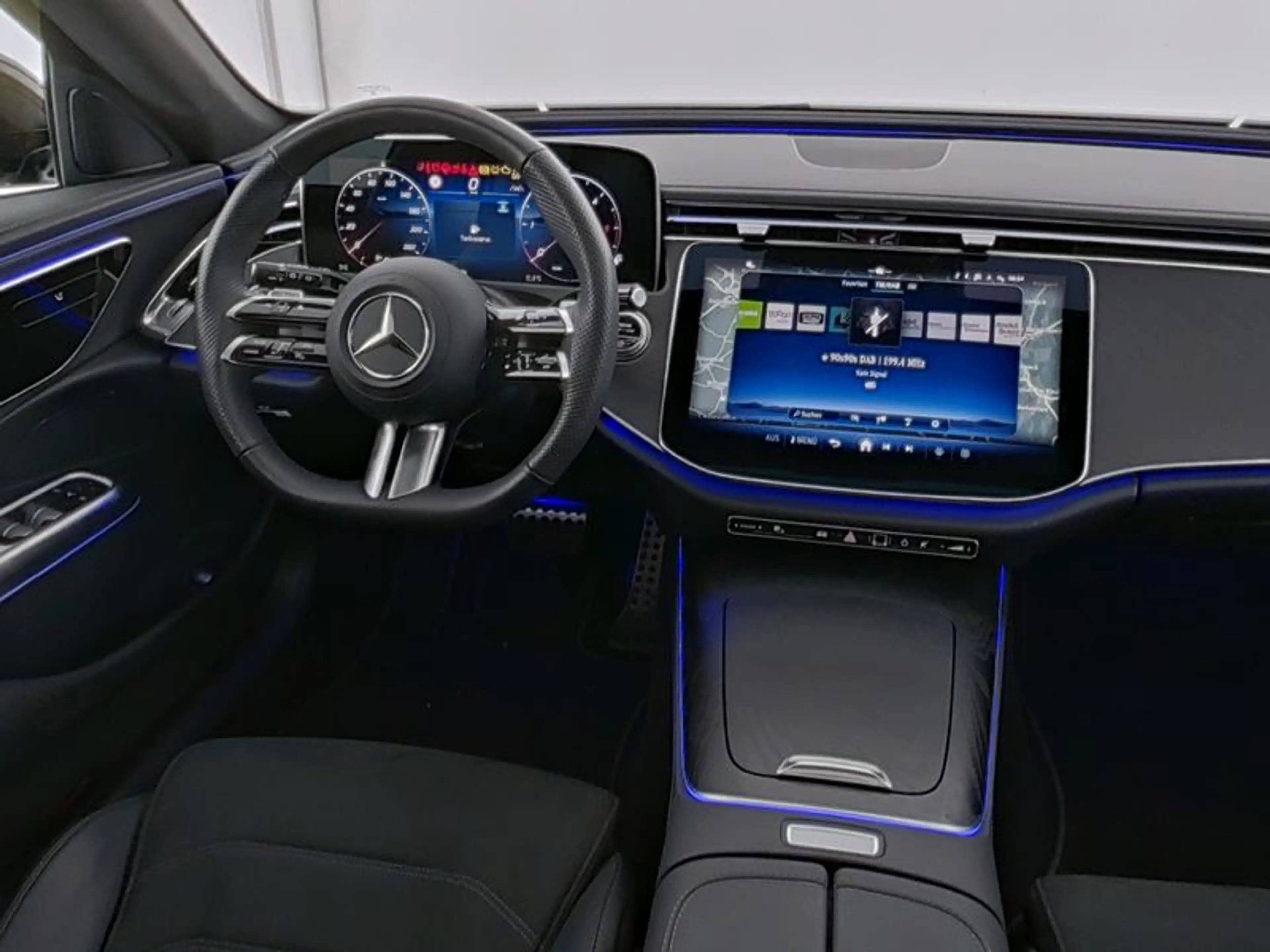 Mercedes-Benz E 220 d T AMG-Sport/LED/Cam/Pano/AHK/Night/Totw — photo 7